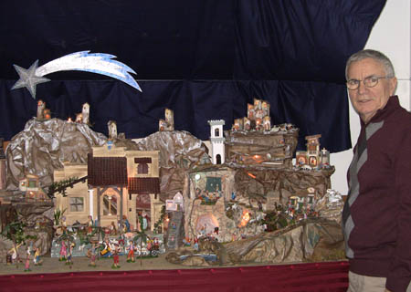 Enrico Carrieri with his presepio