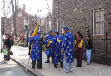 Vietnamese Americans awaiting the start of the parade
