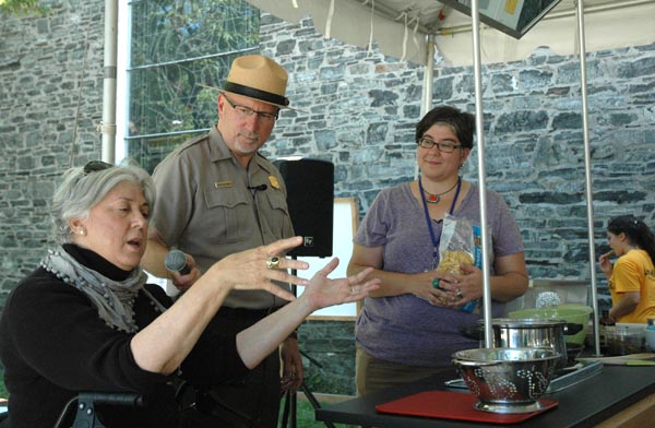 Lynn Hammond, David Blackburn, and Hannah Hammond Hagman talking about making Jewish noodle kugel